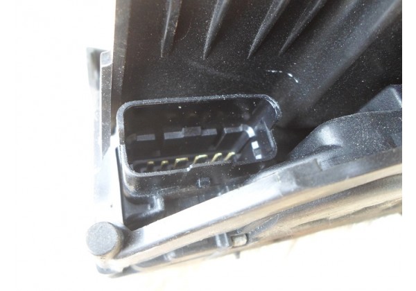 замок дверки, правий задній електричний Renault Clio III, 8200525238, 6 контактів, хетчбек
